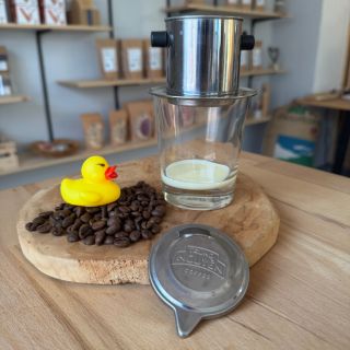 🌏☕ Vietnam na dosah ruky – s Phin filtrem & Vietnam Arabica Alternativní příprava kávy, která tě přenese přímo do srdce...